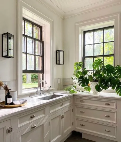 Double Hung Window — photo 1