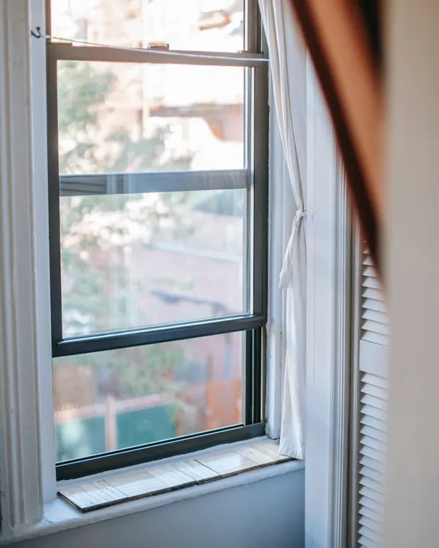 Double Hung Window — photo 4