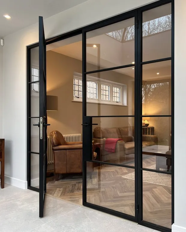 Hinged Door — photo 3