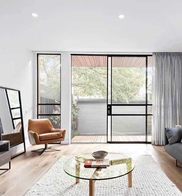 Sliding Door — photo 2