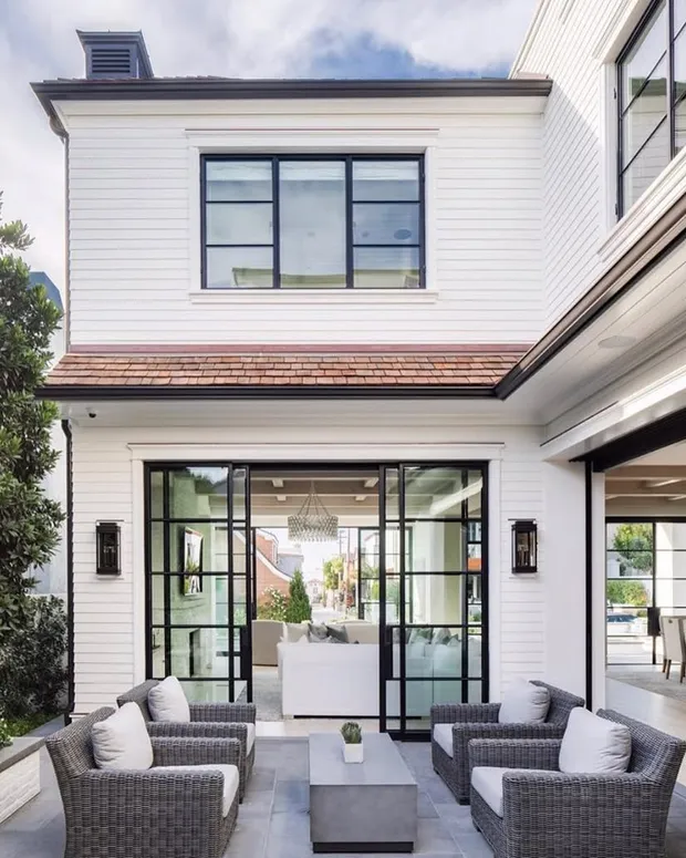 Sliding Door — photo 3