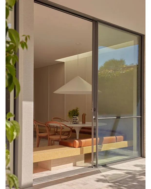 Sliding Door — photo 4